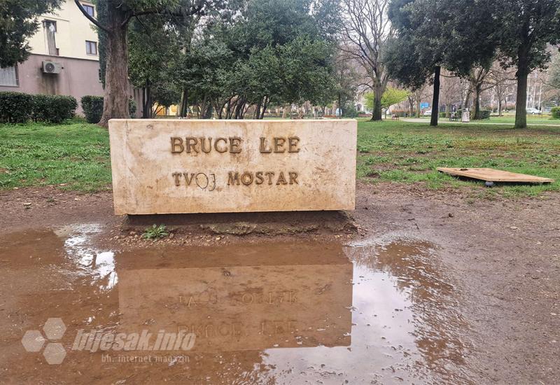 Nestao kip Brucea Leeja u Mostaru