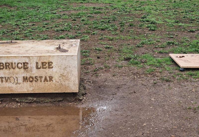 Iz parka Zrinjevac nestala statua Bruce Leeja  - Nema Bruce Leeja u Mostaru