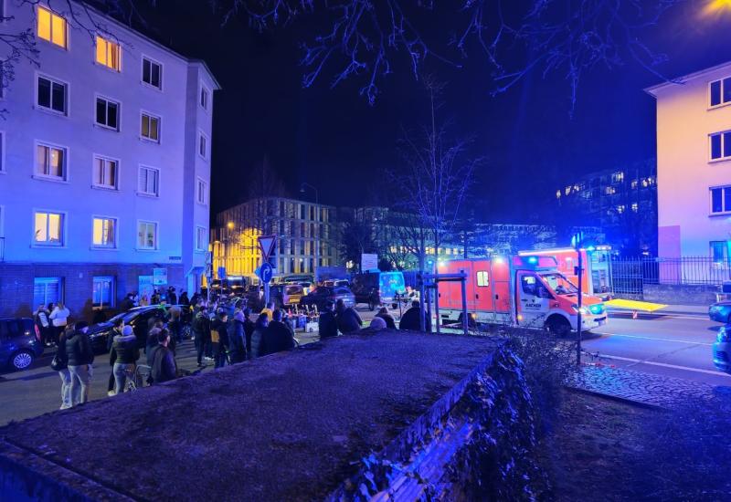 Drama u Njemačkoj - Naoružana žena upala u bolnicu, zapalila bengalku u operacijskoj sali