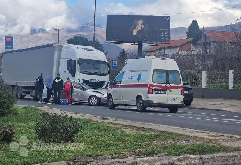 Prometna nesreća u Mostaru - Mostar: Sudar kamiona i automobila na sjevernom ulazu u grad