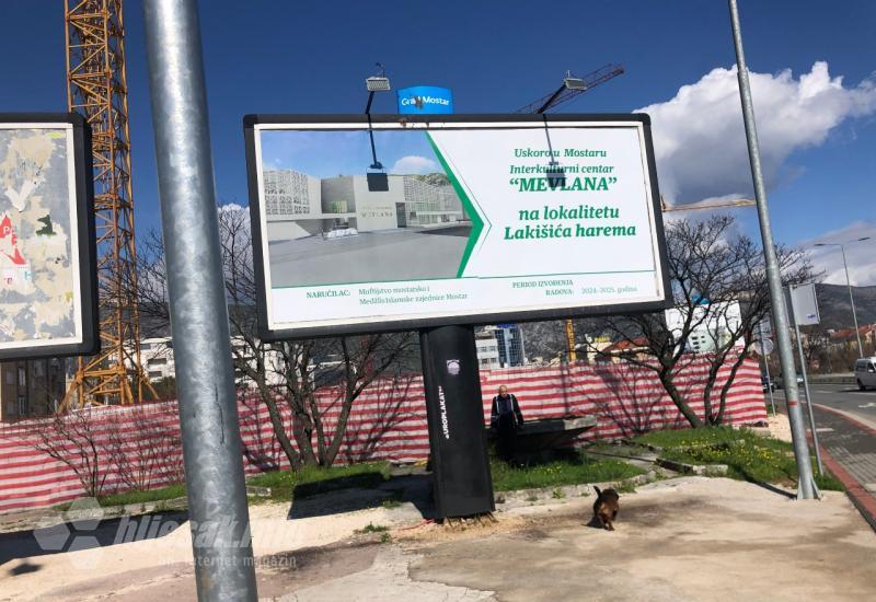 Osvanuo i billboard kojim se najavljuje centar 'Mevlana'