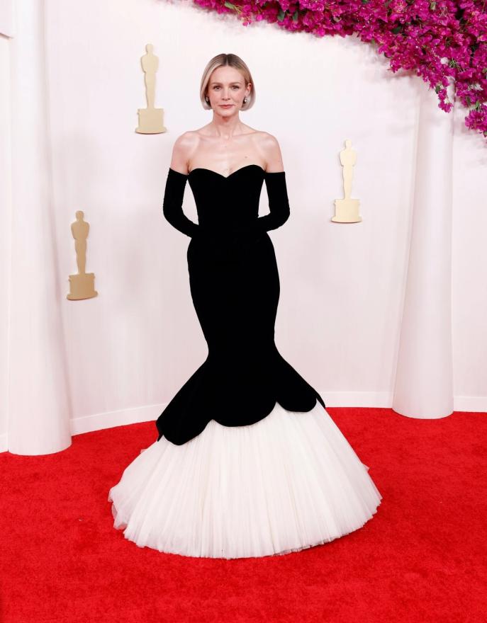 Carey Mulligan u Balenciaga haljina na crvenom tepihu Oscara 2024.  - FOTO | Najbolja izdanja Oscara 2024.