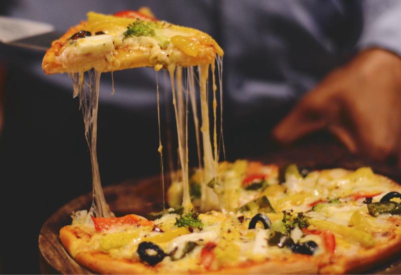 U pizzeriji postavili izazov: Tko pojede pizzu od metar u roku od 1 sat dobije 1000 eura