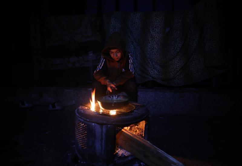 Glad u Gazi: Djeca traže topli dom i kruh