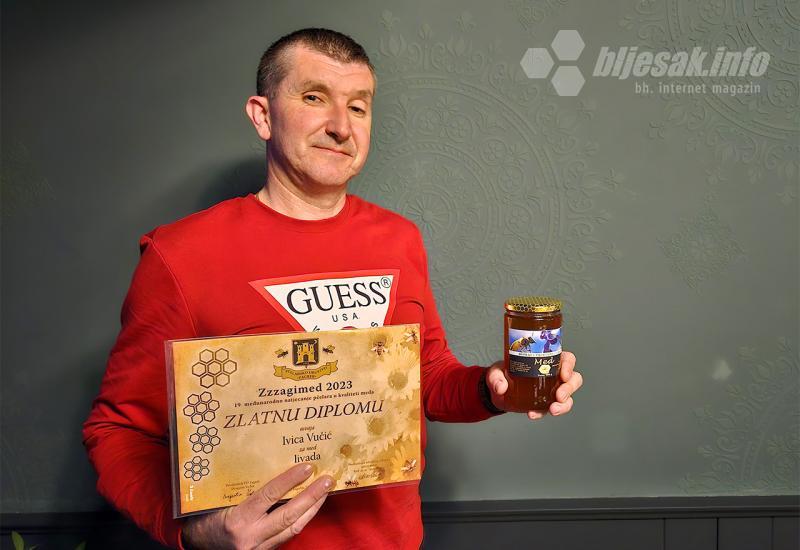 Ivica Vučić sa plaketom za najbolji med i teglom svog meda - Čapljinac proizvodi najbolji med u regiji: 
