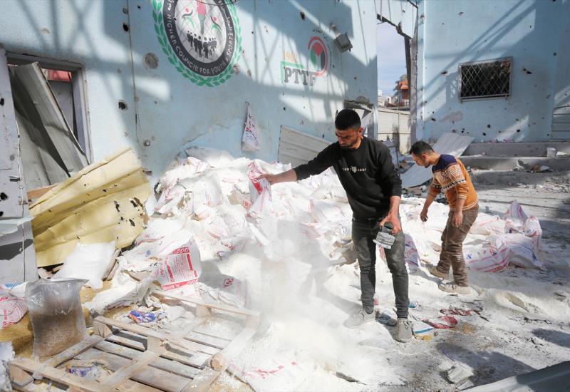 Izrael pogodio skladište za podjelu pomoći u Gazi - Izrael pogodio skladište za podjelu pomoći u Gazi