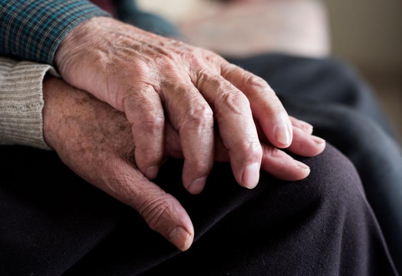 Umirovljenicima iz FBiH koji podižu mirovinu preko banke produžen rok za preuzimanje čekova