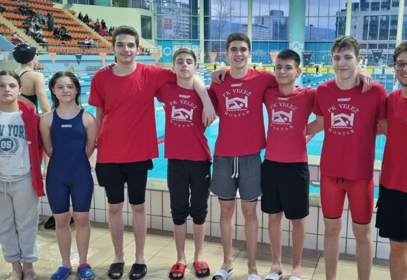Plivači PK Velež osvojili 22 medalja na Zimskom prvenstvu BiH