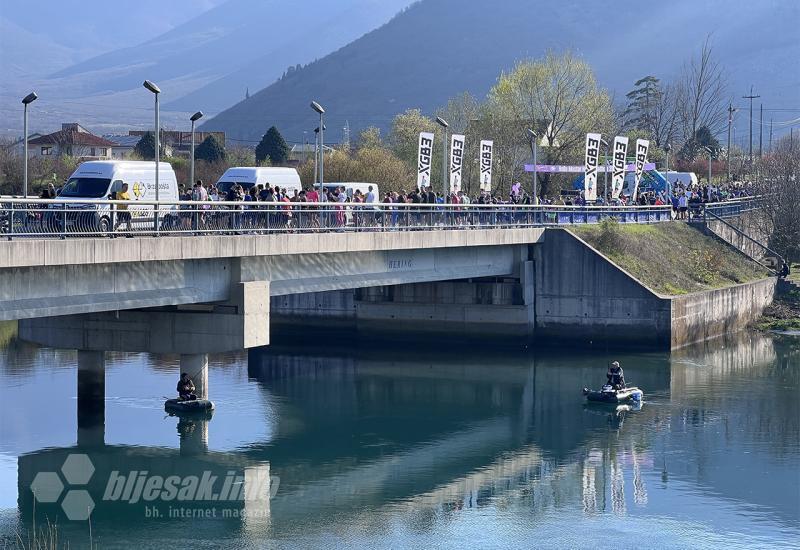 FOTO | Mostar: Neki trče, neki pecaju