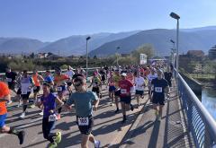 FOTO | Krenuo mostarski polumaraton: Više od 1.200 trkača na startu