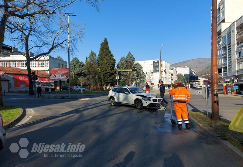 FOTO | Mostar: Sudarili se BMW i Volkswagen