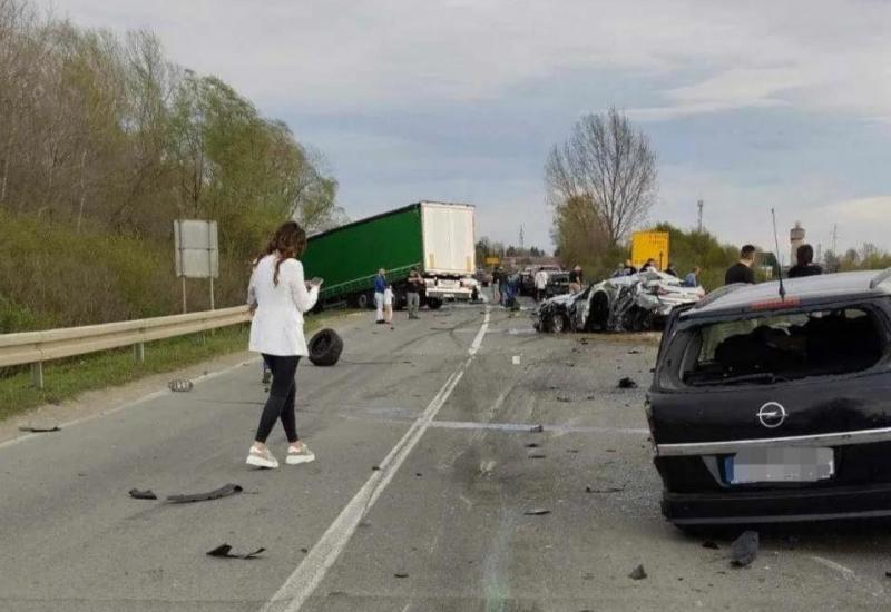 VIDEO | Teška nesreća u Hrvatskoj, teretnjak udario u kolonu 15-ak vozila, više ozlijeđenih
