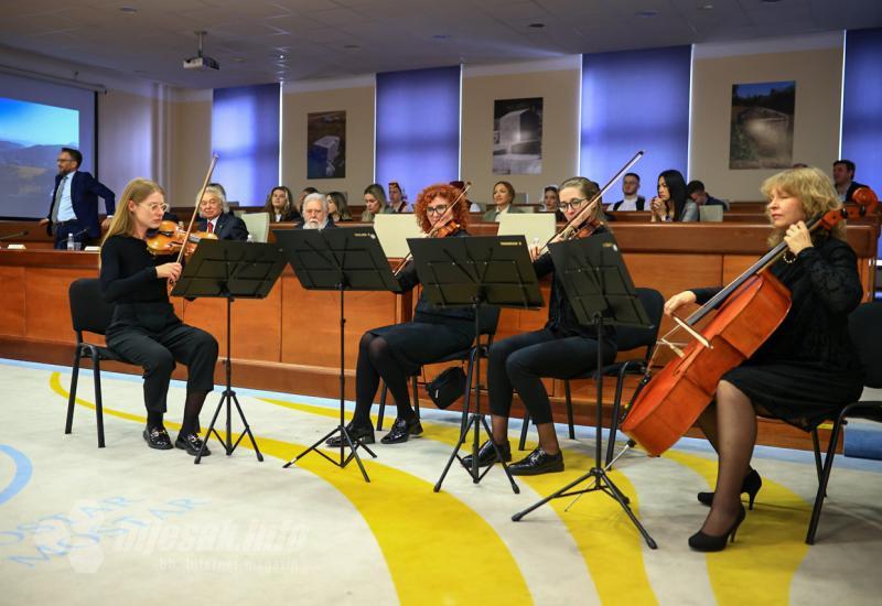 Članovi Simfonijskog orkestra Mostar - Mostar se 