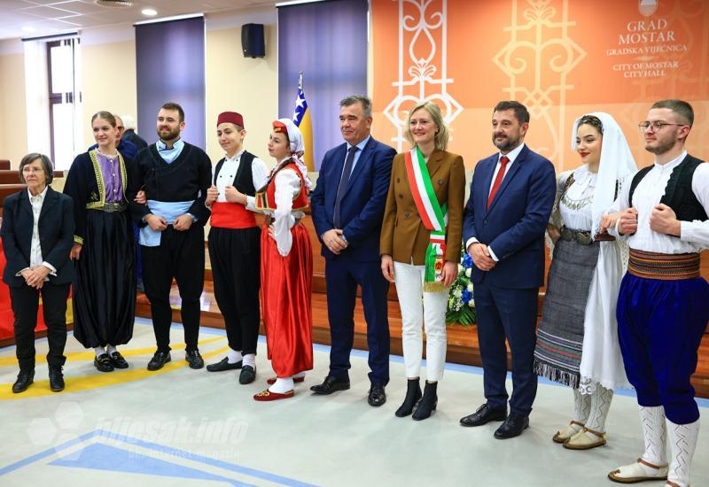 Članovi kulturno umjetničkih društava na ceremoniji u mostarskoj vijećnici - Mostar se 