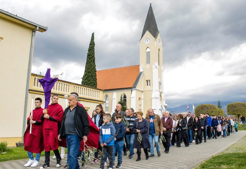 FOTO | Svečano u Bijelom Polju kod Mostara na proslavi Cvjetnice