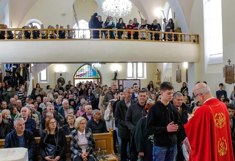 FOTO | Svečano u Bijelom Polju kod Mostara na proslavi Cvjetnice