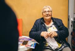 Na kavi s mostarskim umirovljenicima – Prate vijesti putem Googlea, čitaju osmrtnice i pričaju viceve