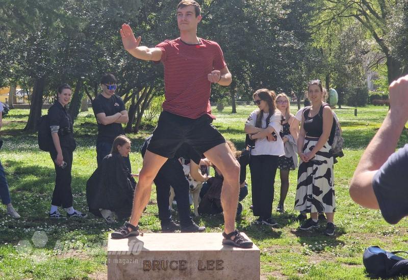 Mostar: Stranci okupirali mjesto gdje je bio spomenik Bruce Leeju