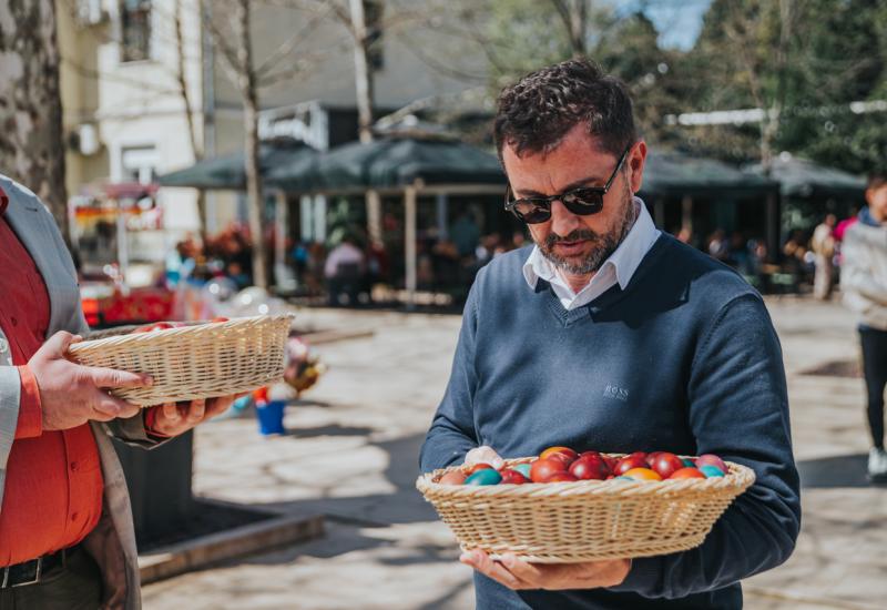 Otvoren panoramski kotač u Mostaru, gradonačelnik dijelio uskrsna jaja