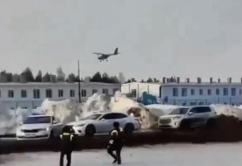 Dron trenutak prije nego je pao na tvornicu - Dronovima napadnut Tatarstan, 1200 kilometara od Ukrajine