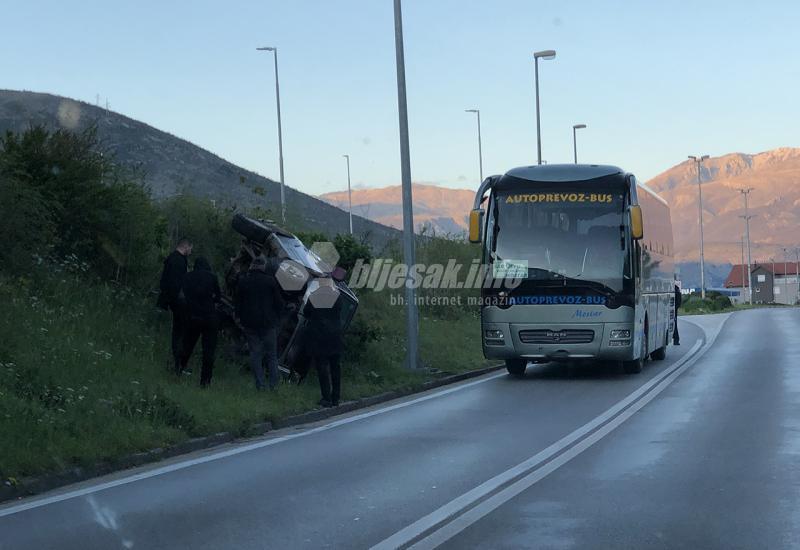 Prometna nesreća u Mostaru - Prometna nesreća u Mostaru: Vozilo završilo na boku