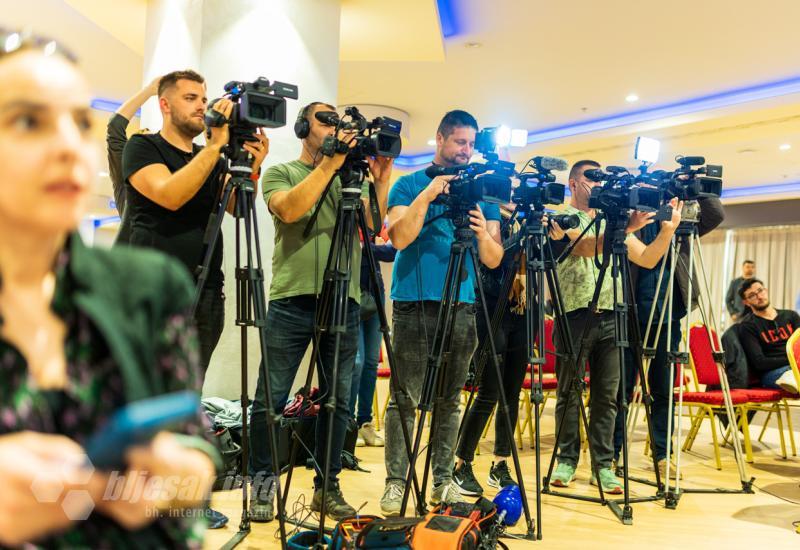 Novinari i kamermani na konferenciji za meidje - Jubilarni 25. mostarski sajam otvara premijer Hrvatske Andrej Plenković