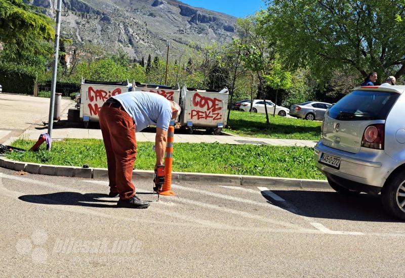 Mostar Parking postavio fizičke prepreke radi suzbijanja nesavjesnog parkiranja