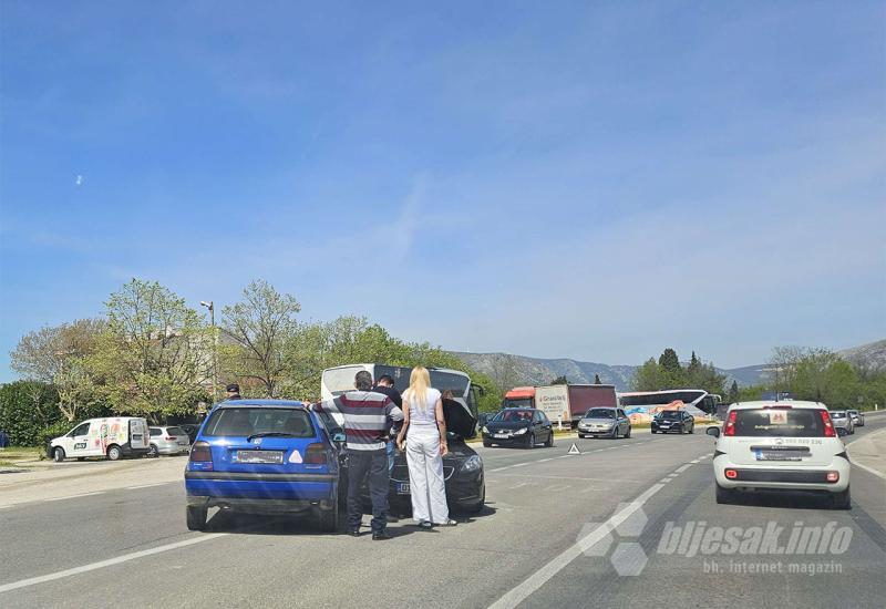 Prometna nesreća u blizini Zračne luke Mostar - Mostar: Prometna nesreća kod skretanja za Zračnu luku