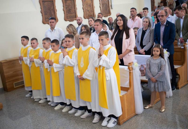 Mali Uskrs i Prva sv. Pričest u Bijelom Polju 2024. - Prva sv. Pričest za 16 bjelopoljske djece 