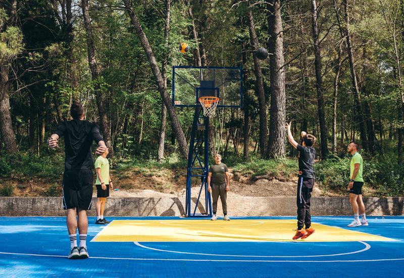 Mladići igraju košarke na Trimuši - KINEZIS poziva na Trimušu