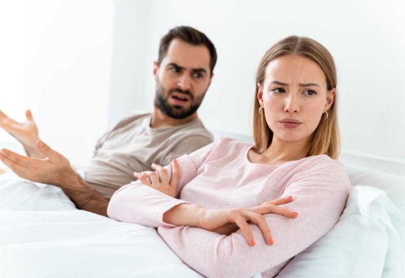11 ranih znakova da vas partner kontrolira i što učiniti u toj situaciji