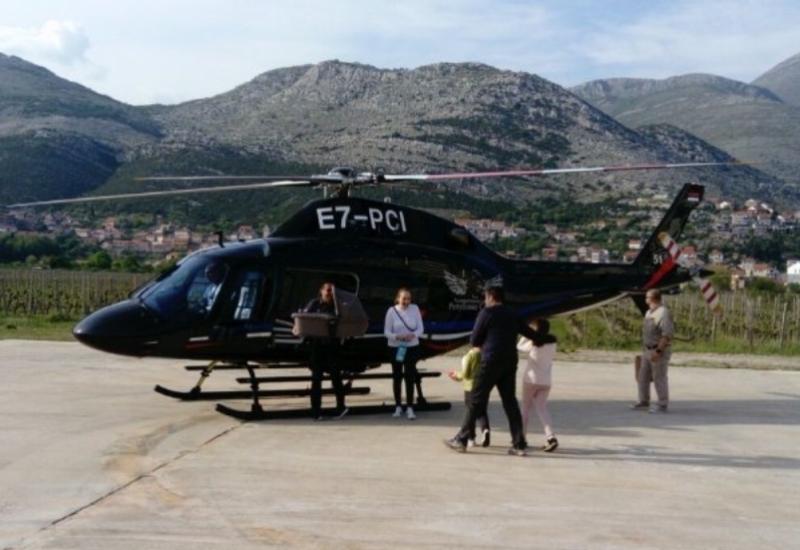 Majka i beba helikopterom iz Banja Luke prevezene u Trebinje - Majka i beba helikopterom stigle u Hercegovinu 