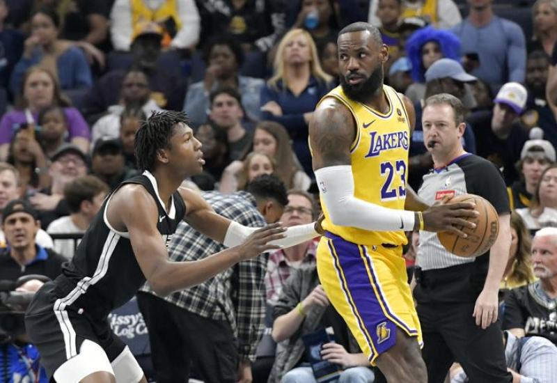 VIDEO I Lakersi i Memphis zbog greške igrali utakmicu 66 sekundi duže