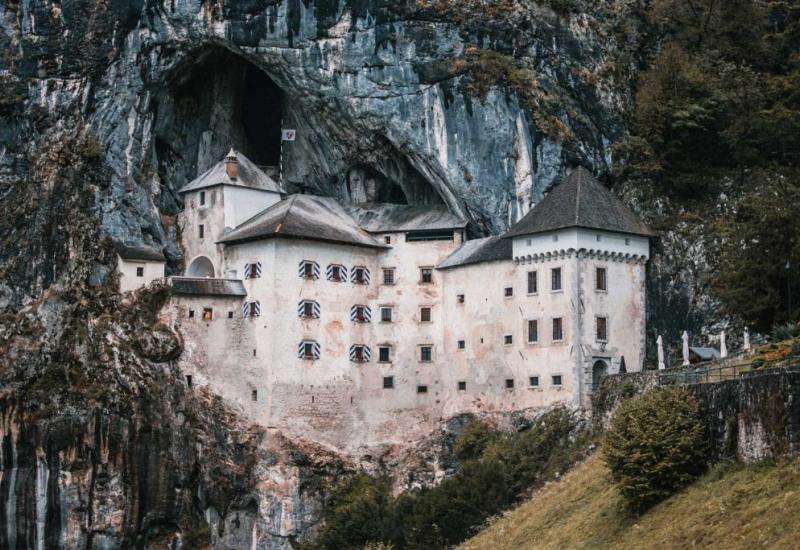 Predjamski dvorac - 10 najljepših dvoraca u Europi koje morate posjetiti