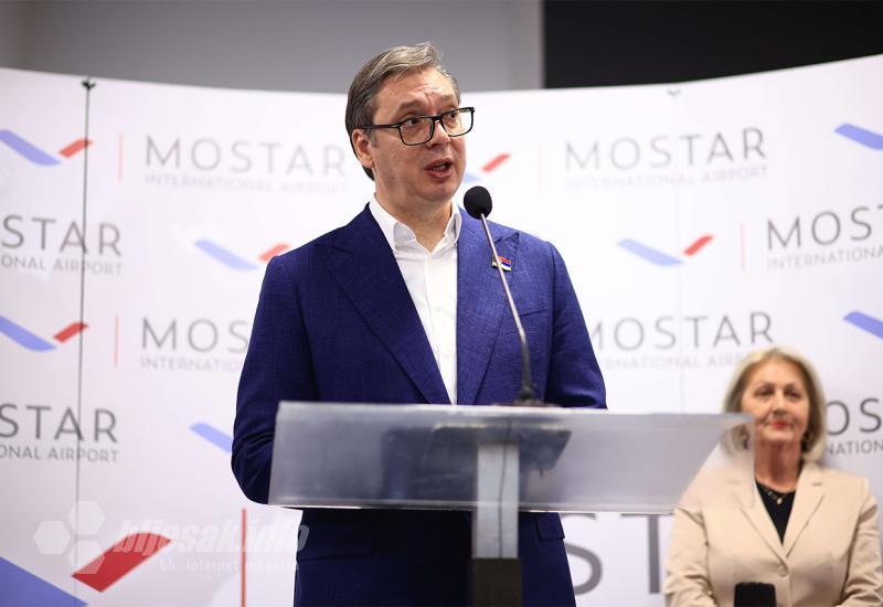 FOTO | Vučić u Mostaru: ''Koristit ću ovaj let za dolazak sa obitelji''