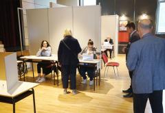 FOTO Glasovanje u Sarajevu za parlamentarne izbore u Hrvatskoj