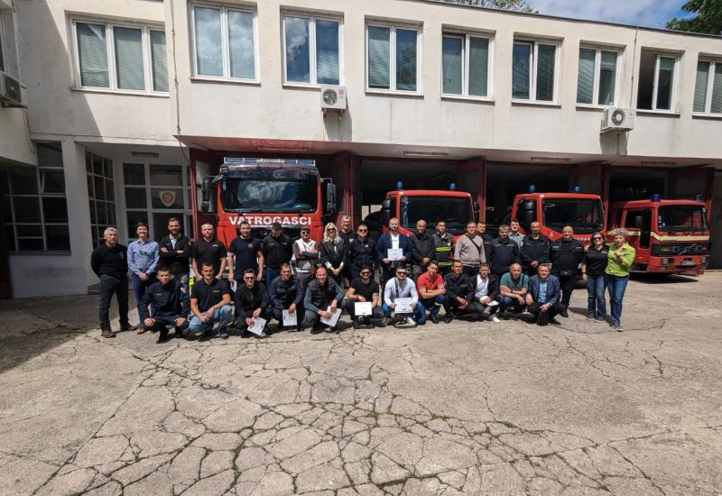 Sudjelovalo je oko 30 pripadnika profesionalnih i dobrovoljnih vatrogasnih postrojbi - FOTO | Mostar domaćin obuke: Vatrogasci učili i razmjenjivali iskustva 