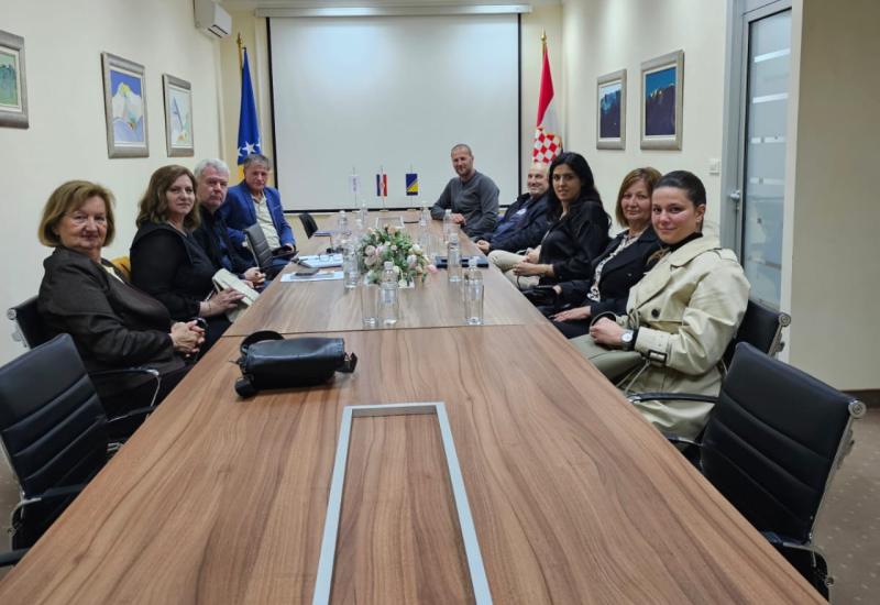Obnoviteljska sjednica Hrvatske kršćanske demokratska unije (HKDU) Mostar - Mostarci novu političku opciju 