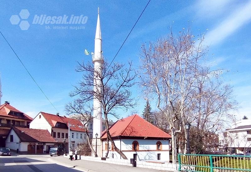 Tešanj, nebeska arabeska ispod labuđih krila od žestac kamena