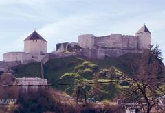 Tešanj, nebeska arabeska ispod labuđih krila od žestac kamena