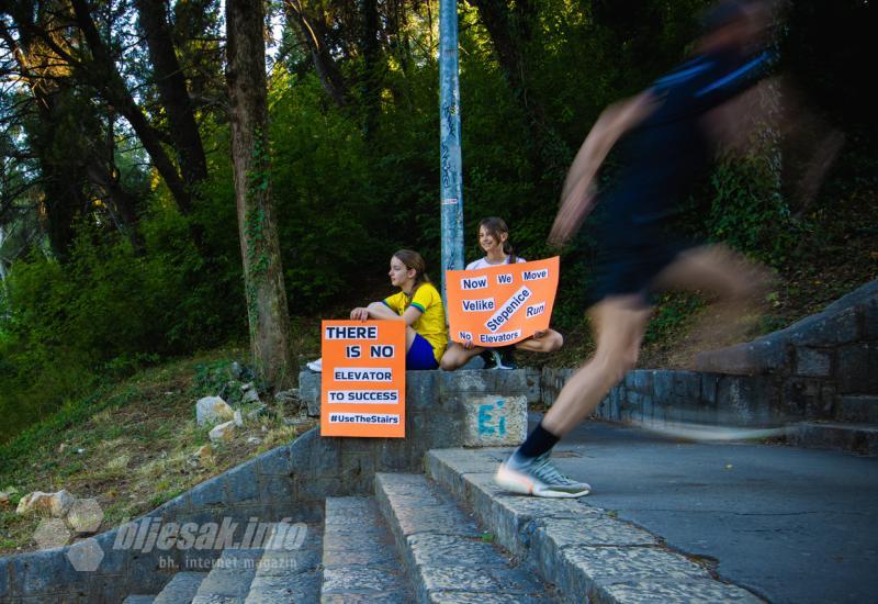 FOTO | Fenomenalna atmosfera - Stotine trkača na kultnim mostarskim stepenicama