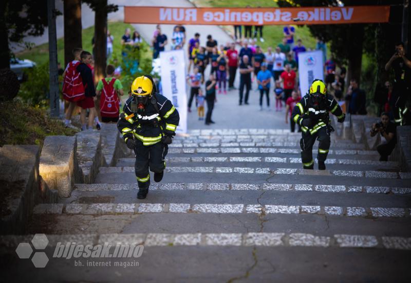 Vatrogasci pod punom opremom trčali Velikim stepenicama - Mostar - Vatrogasci pod punom opremom trčali Velikim stepenicama