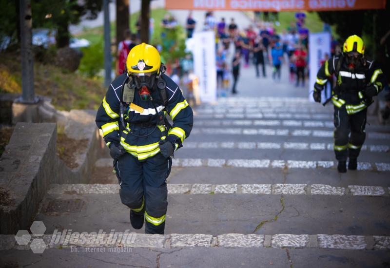 Mostar - Vatrogasci pod punom opremom trčali Velikim stepenicama