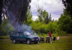 FOTO | Na Bunici neki su se opušteno družili uz roštilj, neki uz janje