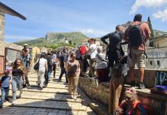 FOTO | Turisti sa svih kontinenata "preplavili" Mostar, očekuje se rekordna sezona