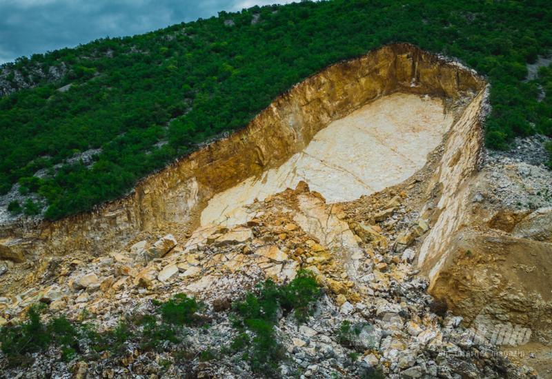 Mjesec dana nakon odrona - FOTO Mjesec dana nakon odrona: Evo kako izgleda kamenolom Bijela 