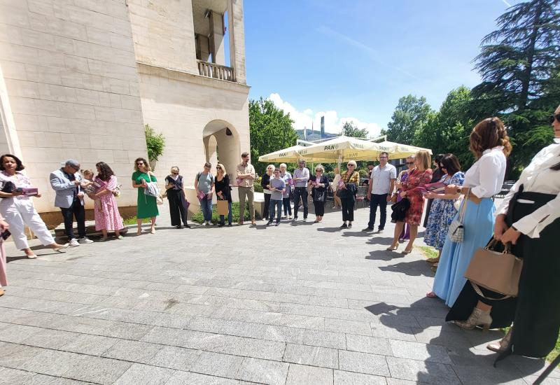 Otvorena Izložba - Proljetna simfonija boja Vedrane Božić - Zašto su muški spolni organi na starijim slikama tako mali u usporedbi s današnjim?