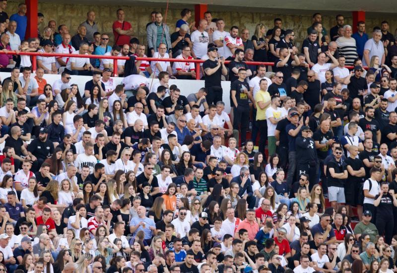 Pune tribine stadiona Pod Bijelim brijegom - FOTO | Ćuže majstorskim golom donio Zrinjskom prednost na poluvremenu