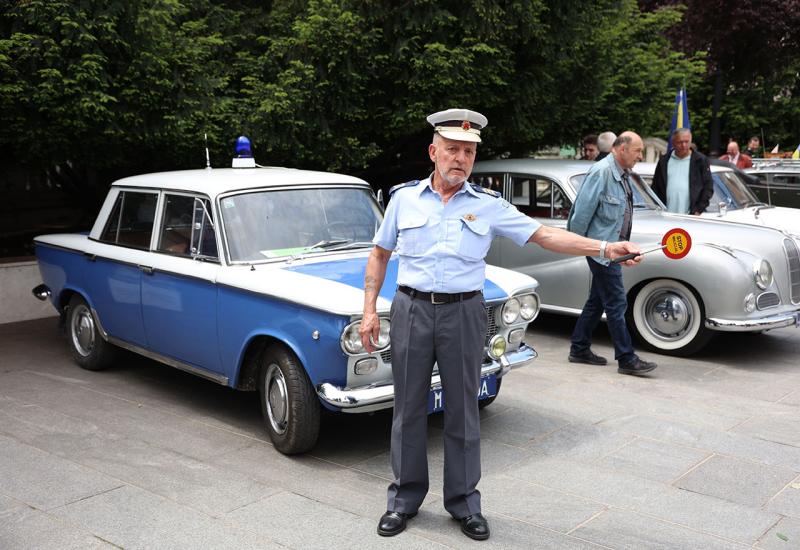 Izložba old timer automobila u Sarajevu - Izložba starih automobila u Sarajevu: Đevad Vereget iz Osijeka dovezao 