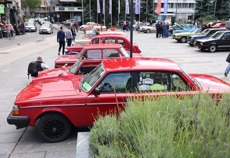 Izložba old timer automobila u Sarajevu - Izložba starih automobila u Sarajevu: Đevad Vereget iz Osijeka dovezao 